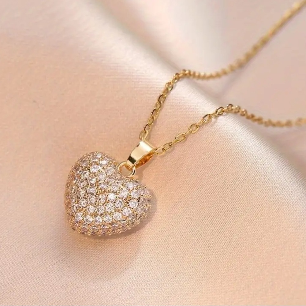 Heart Pavé Pendant Necklace. New.